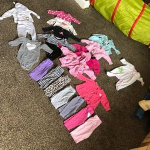 Lot of 21 girls clothes 0-3 months